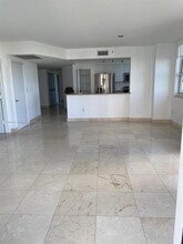 19501 W Country Club Dr, Unit 2203 in Aventura, FL - Building Photo - Building Photo