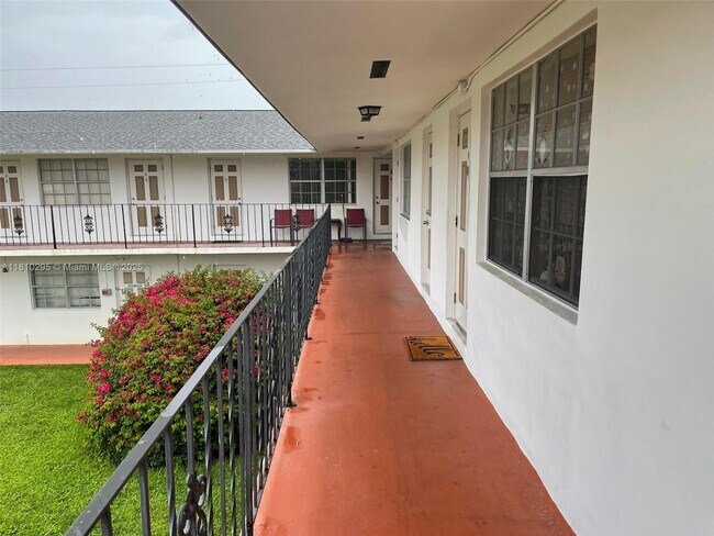 1825 Cleveland St in Hollywood, FL - Building Photo - Building Photo