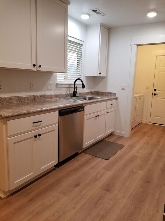 141-143 Northridge Terrace in Medford, OR - Building Photo