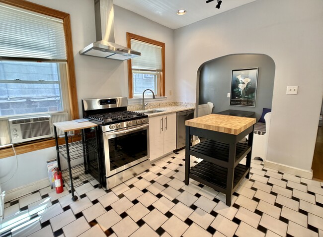 28 Weld Hill St, Unit 1