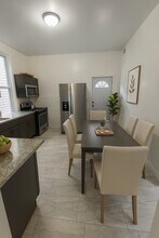 4903 W Hubbard St, Unit 2 in Chicago, IL - Building Photo - Building Photo