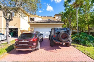 5505 NW 112th Path in Doral, FL - Building Photo - Building Photo