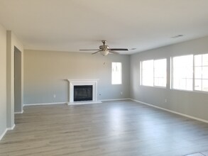 36462 Florence Ct in Palmdale, CA - Building Photo - Building Photo