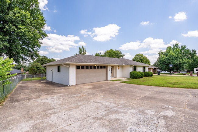 506 Jenny Wren St in Van Buren, AR - Building Photo - Building Photo