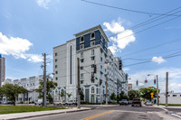 Plaza at the Lyric in Miami, FL - Foto de edificio - Building Photo