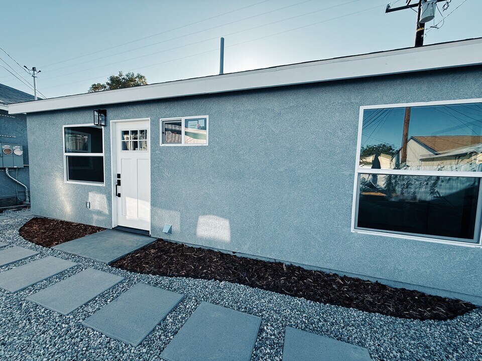 11405 Lindale St in Norwalk, CA - Foto de edificio