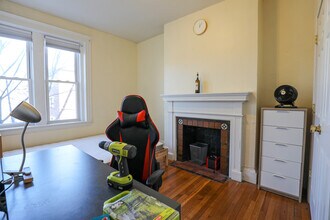 56 Egmont St, Unit 3 in Brookline, MA - Foto de edificio - Building Photo
