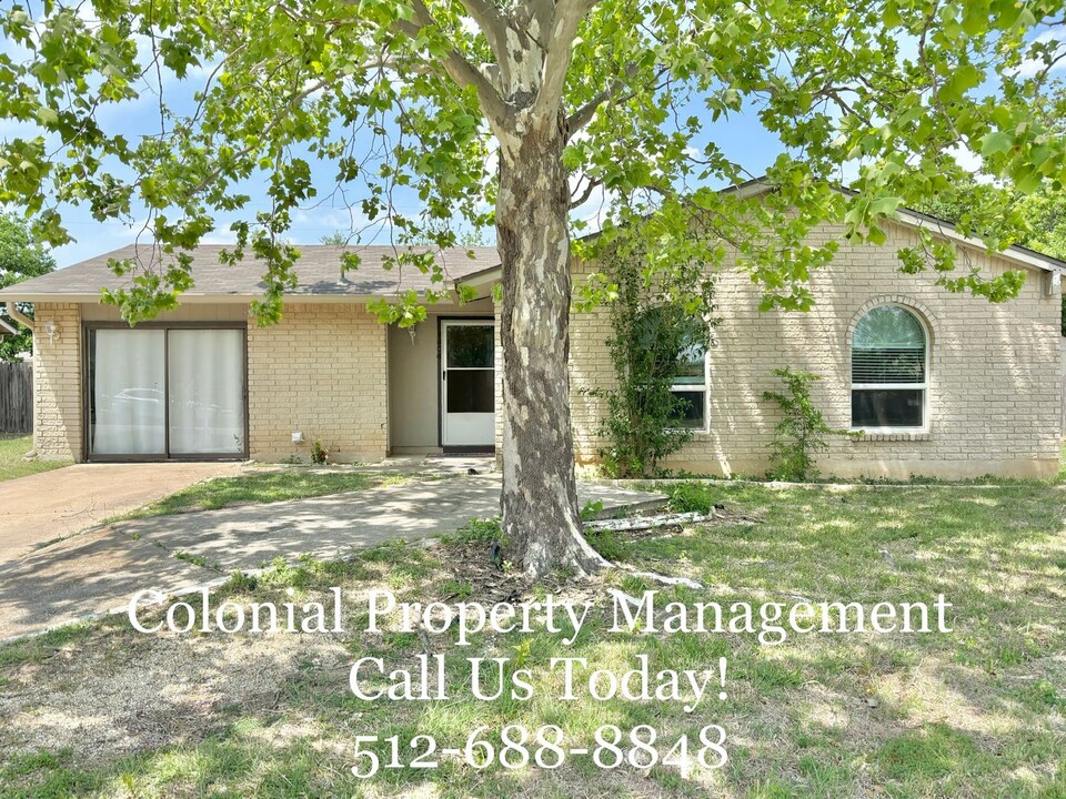 1404 Meadows Dr in Round Rock, TX - Foto de edificio