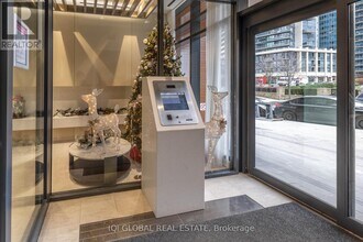 19 Western Battery Rd in Toronto, ON - Building Photo - Building Photo