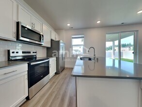 7701 Brenden St SW in Olympia, WA - Building Photo - Building Photo
