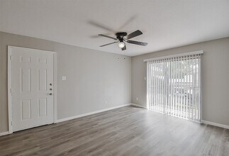 12955 Woodforest Blvd, Unit 54 in Houston, TX - Building Photo - Building Photo