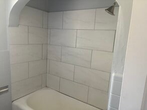 6226 Kennedy Ave, Unit 3 in Cincinnati, OH - Foto de edificio - Building Photo