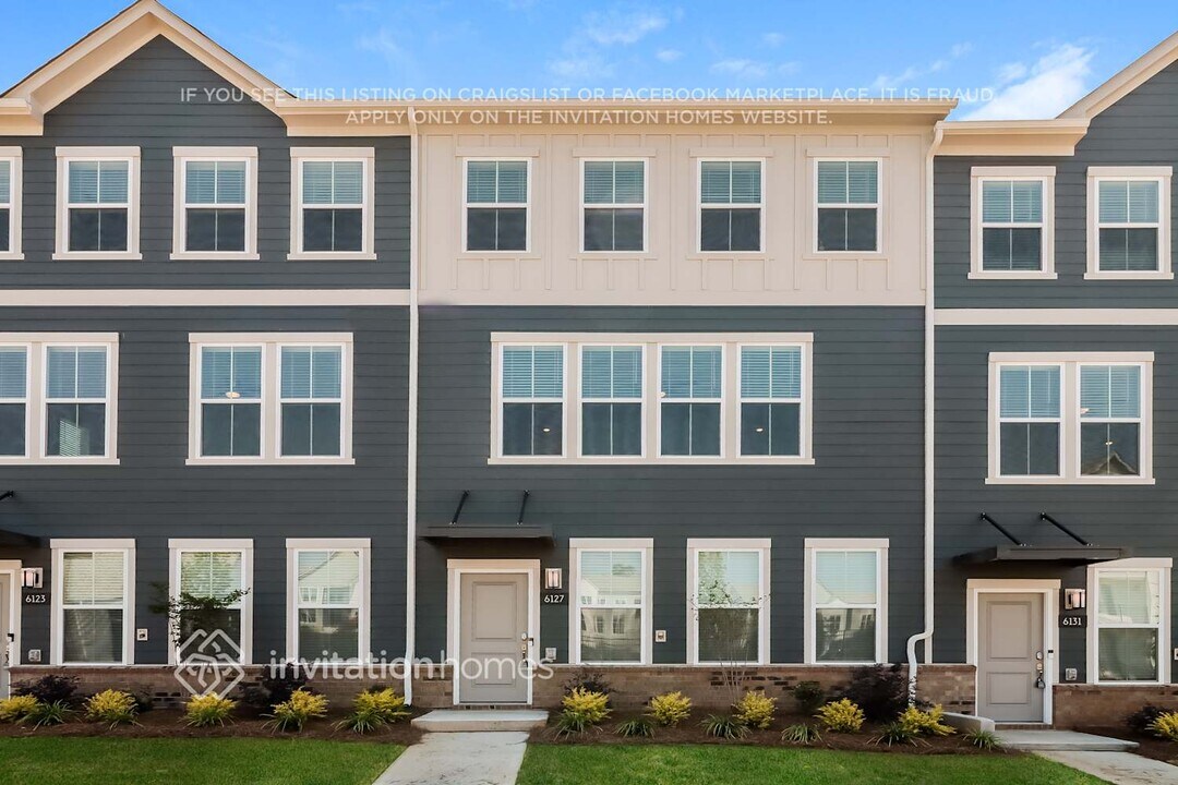 6127 Prosperity Ridge Rd in Charlotte, NC - Foto de edificio