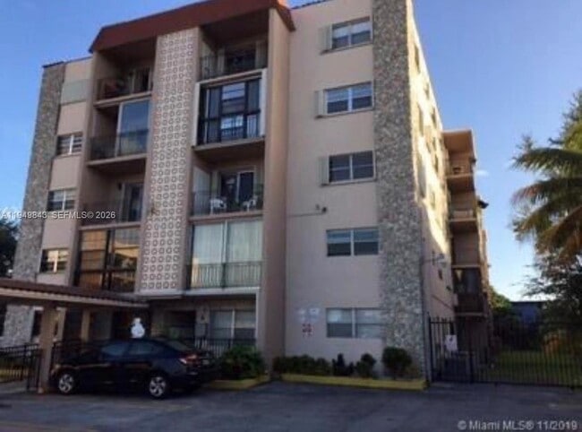 3640 NW 9th St in Miami, FL - Building Photo - Building Photo