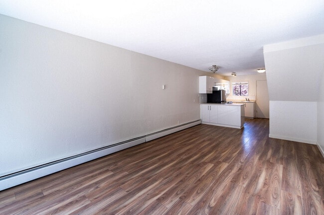 Waverly Apartments in Victoria, BC - Building Photo - Building Photo