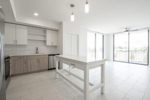 3645 NW 36th St in Miami, FL - Building Photo