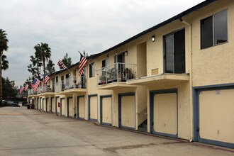 Lakeridge Apartments in Lakeside, CA - Building Photo - Building Photo