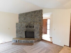 945 Edina Ln NE in Salem, OR - Building Photo - Building Photo