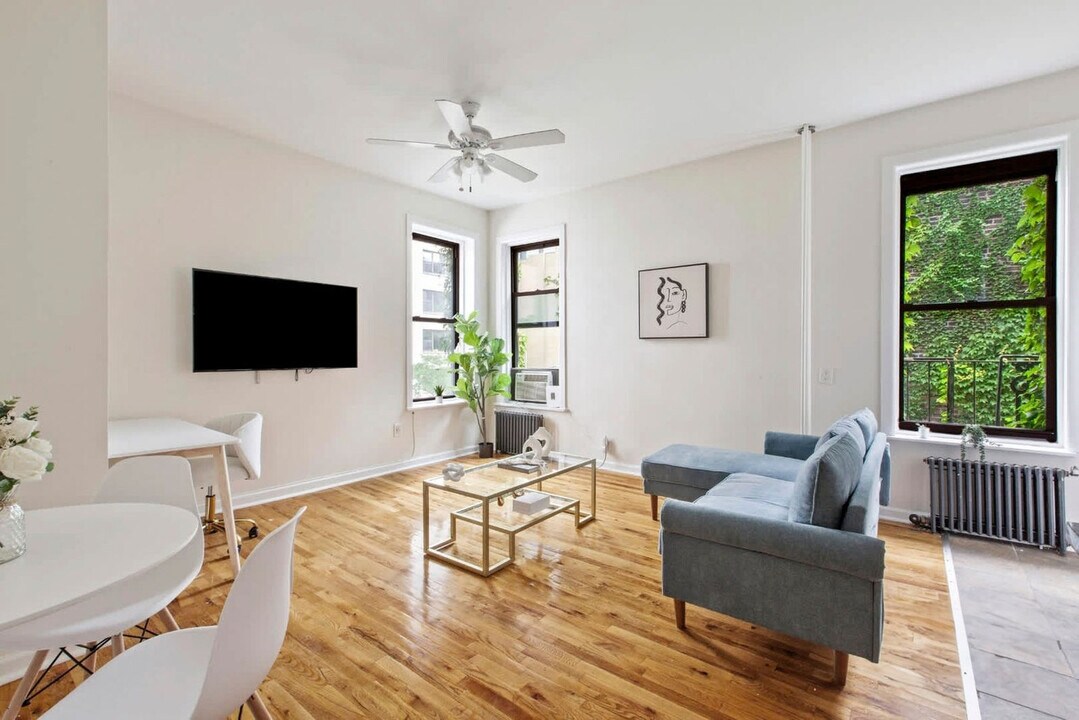 300 E 69th St in New York, NY - Building Photo