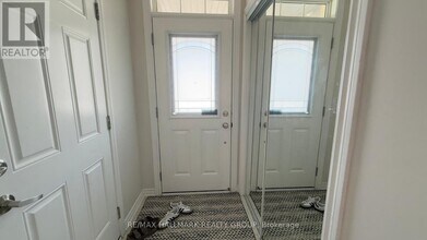 207 Cayman Rd in Ottawa, ON - Building Photo - Building Photo