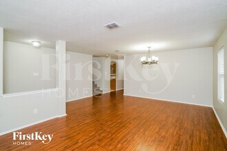 112 Rustic Acres in Selma, TX - Foto de edificio - Building Photo