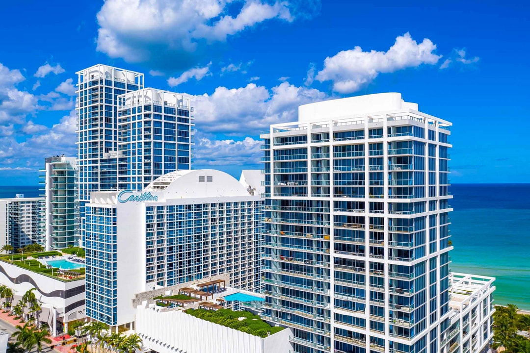 6799 Collins Ave, Unit 1101 in Miami, FL - Foto de edificio