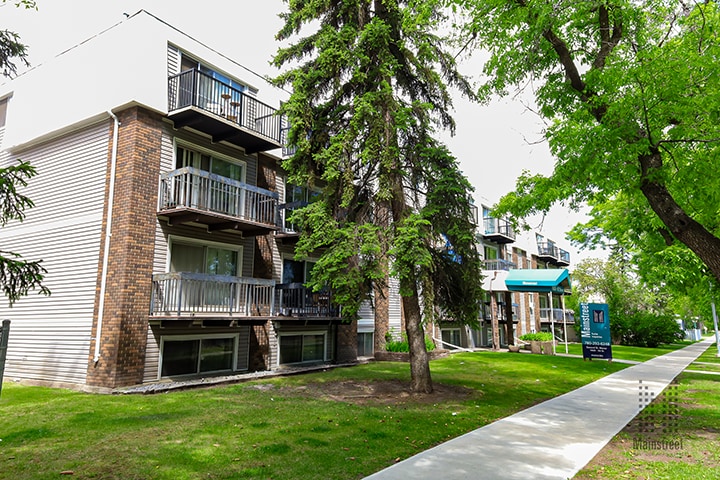 Second Street Manor in Edmonton, AB - Building Photo