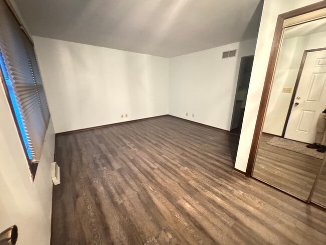 21205 Mary Lynn Dr in Brookfield, WI - Building Photo - Building Photo