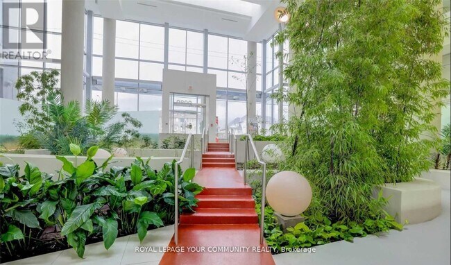 9088 Yonge St in Richmond Hill, ON - Building Photo - Building Photo