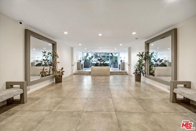 9000 Cynthia St in West Hollywood, CA - Building Photo - Building Photo