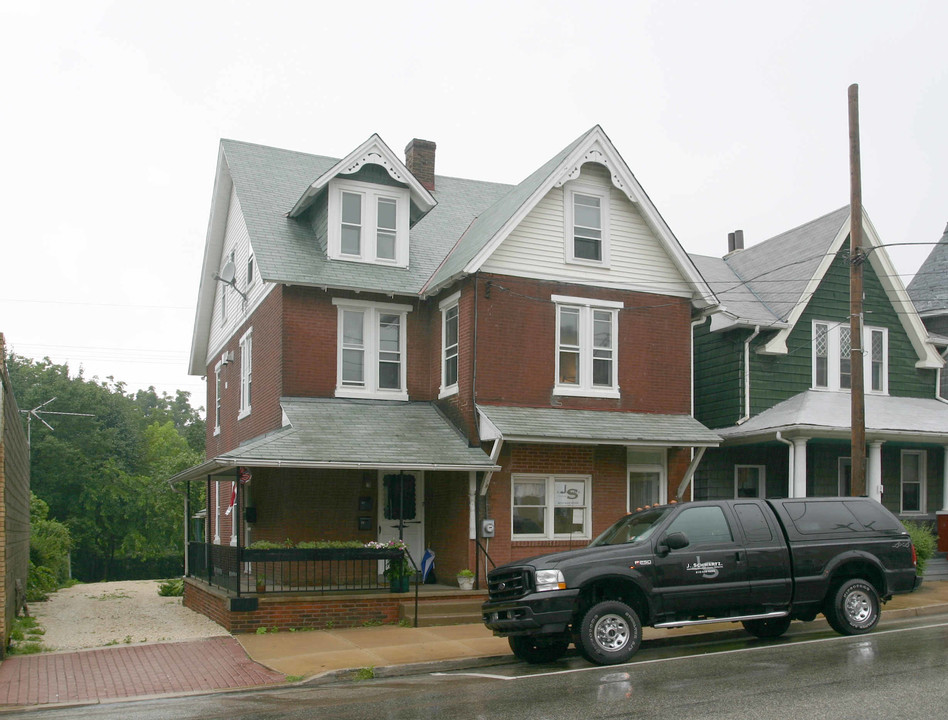 7 E King St in Malvern, PA - Building Photo