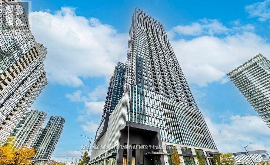 395 Square One Dr in Mississauga, ON - Building Photo