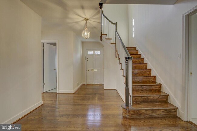 7721 Maryknoll Ave in Bethesda, MD - Building Photo - Building Photo