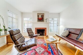1016 Sycamore St in San Marcos, TX - Building Photo - Building Photo