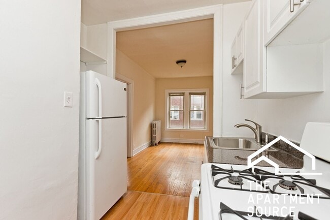 1331 W Touhy Ave, Unit 3N in Chicago, IL - Building Photo - Building Photo