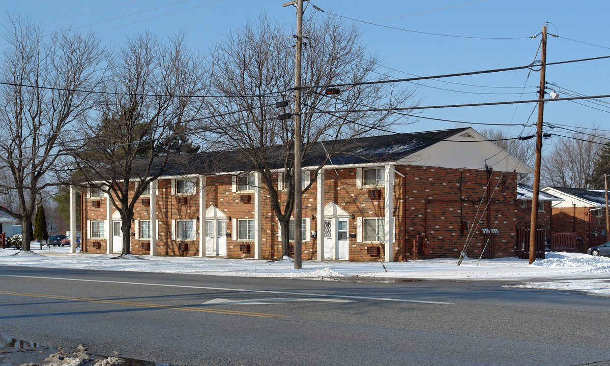 Williamsburg Square in Lorain, OH - Building Photo