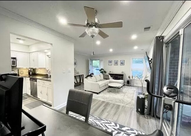 3152 Anchorway Ct, Unit F in Falls Church, VA - Foto de edificio - Building Photo