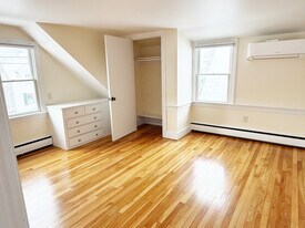 450 Main St, Unit Upper Unit 1 in Chatham, MA - Building Photo