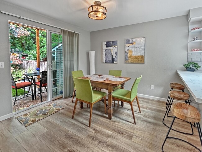 13316 NE 137th Pl in Kirkland, WA - Building Photo - Building Photo