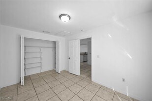 1212 SE 24th Ave in Cape Coral, FL - Building Photo