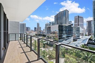 88 SW 7th St, Unit 1403 in Miami, FL - Building Photo