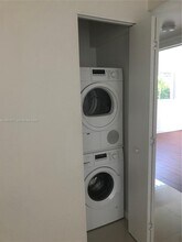 10001 W Bay Harbor Dr in Bay Harbor Islands, FL - Foto de edificio - Building Photo