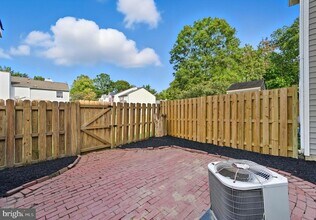 11170 Hamlet Ct in Fredericksburg, VA - Building Photo - Building Photo