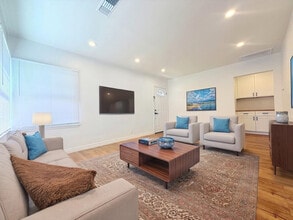 1720 N Hollywood Way, Unit A in Burbank, CA - Building Photo - Building Photo
