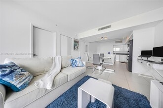 92 SW 3rd St, Unit 2009 in Miami, FL - Building Photo - Building Photo