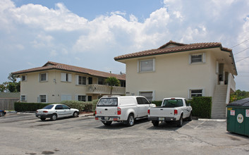 890 NW 39th St in Oakland Park, FL - Building Photo - Building Photo