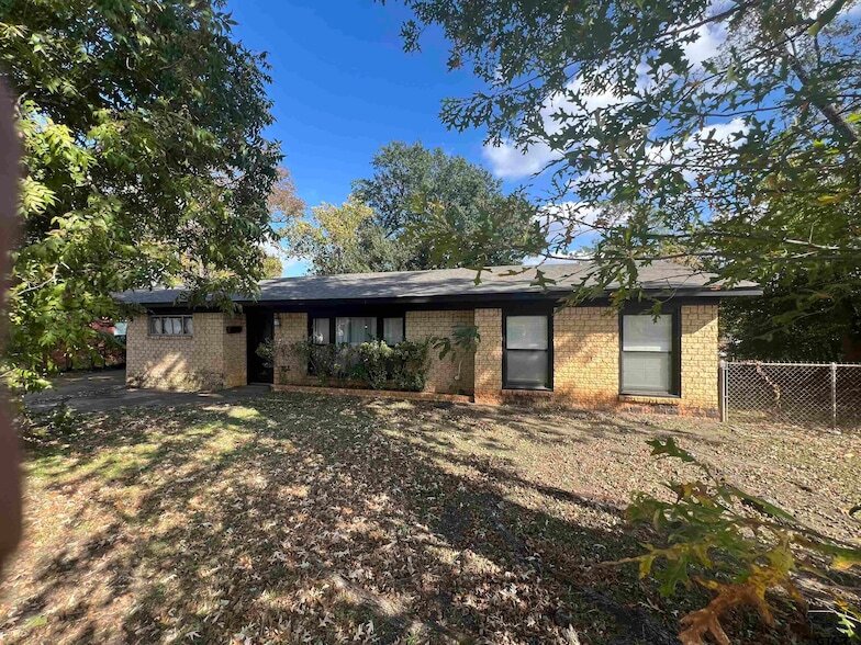 1228 Carol Ln, Unit 1304 in Tyler, TX - Building Photo