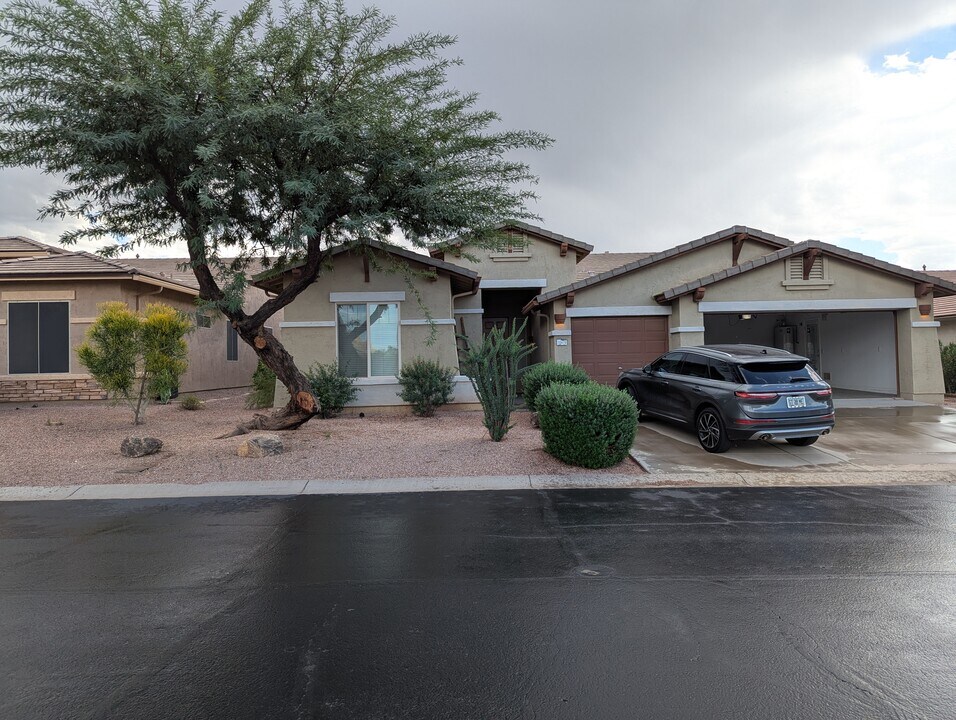 10479 E Superstition Range Rd in Gold Canyon, AZ - Foto de edificio