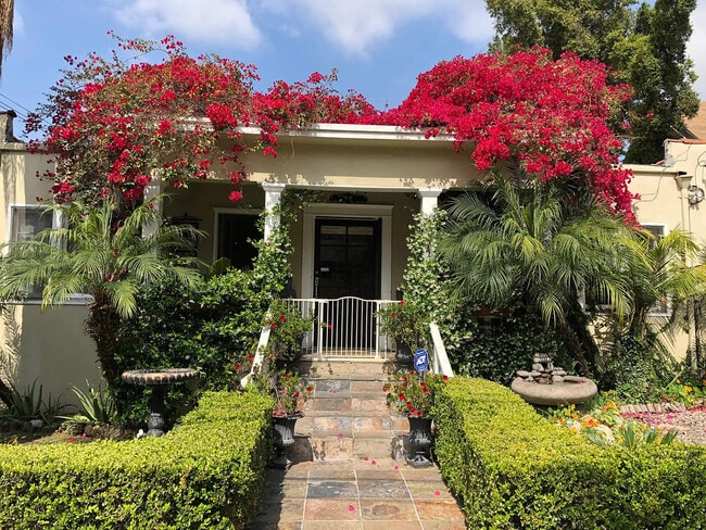 1941 1/2 Holly Dr in Los Angeles, CA - Building Photo - Building Photo