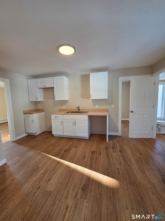 14 Smith St in Ansonia, CT - Building Photo - Building Photo